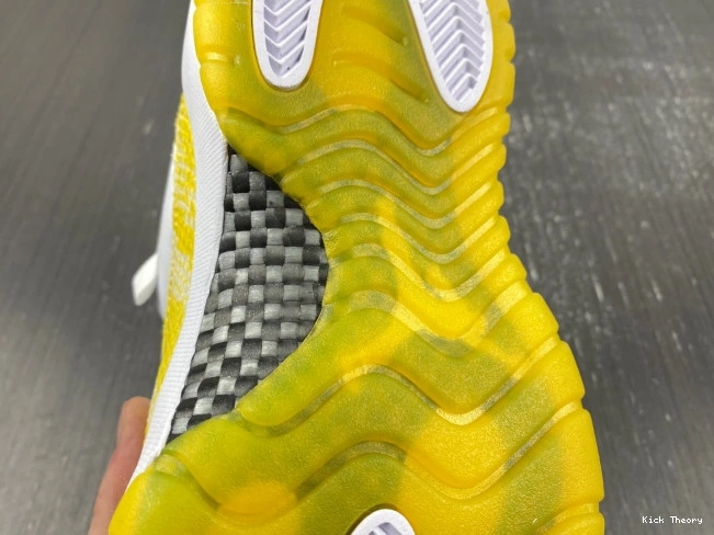 Kicked Out Shoe Store Air Yellow Snakeskin WMNS Jordan AH7860-107 11 Low 0630